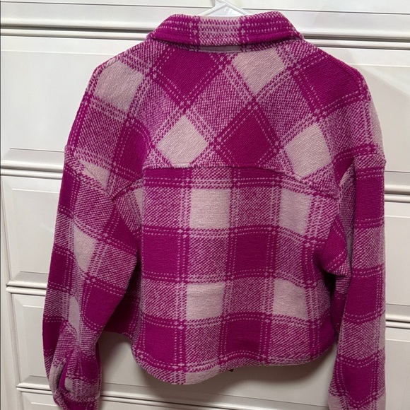 Express Plaid Cropped Shacket - Picture 4 of 5